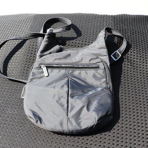 Travelon Anti-Theft Black Classic Small Crossbody (NWOT)